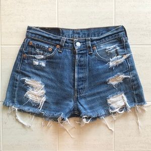 The PERFECT Levi’s Cutoff Shorts